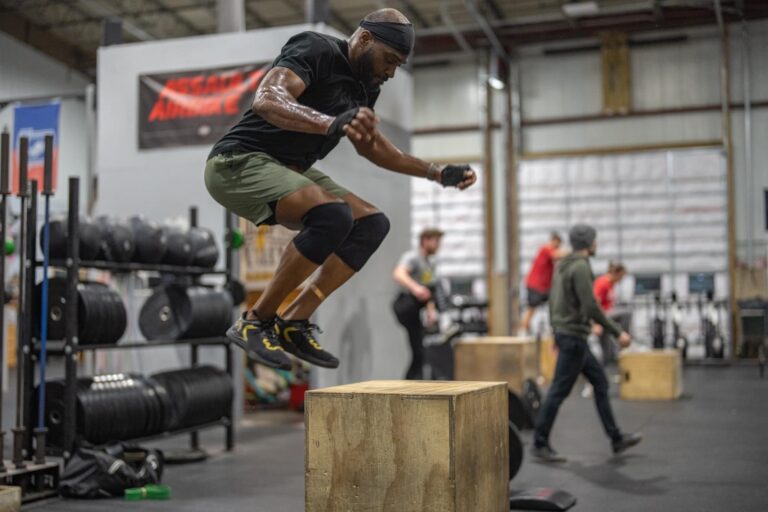 Read more about the article Unleashing the Power of CrossFit Gyms: A Fitness Revolution