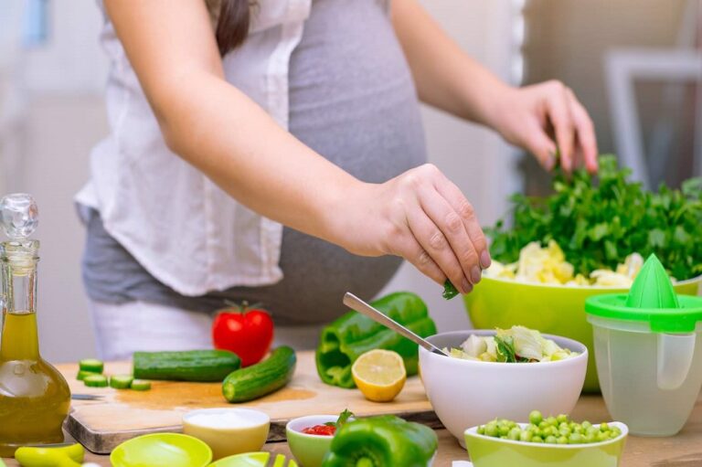 Read more about the article What to eat during pregnancy to have a beautiful baby?